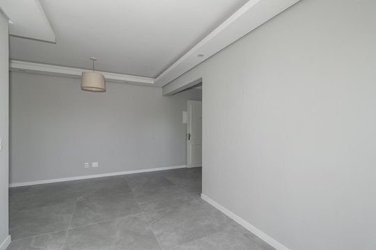 Sala de apartamento à venda com 3 quartos, 70m² em São Geraldo, Porto Alegre