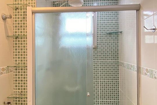 Banheiro de apartamento à venda com 2 quartos, 57m² em Guapira, São Paulo