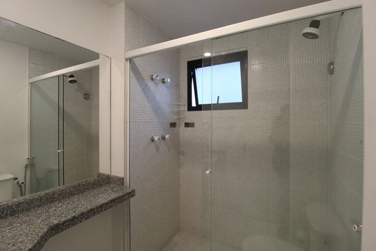 Banheiro da Suíte de apartamento à venda com 1 quarto, 34m² em Itaim Bibi, São Paulo
