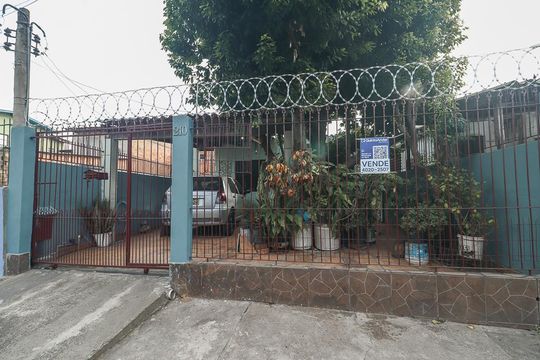 Fachada de casa à venda com 3 quartos, 126m² em Mário Quintana, Porto Alegre