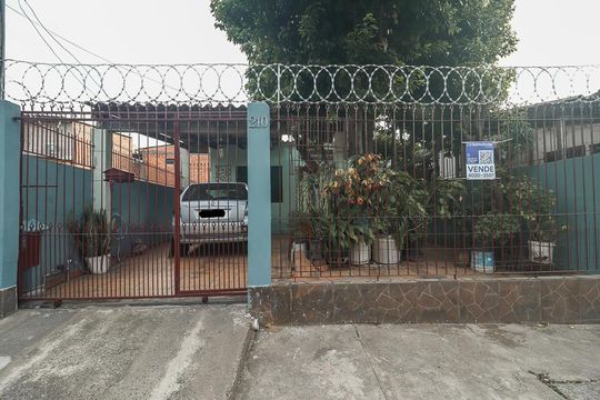 Fachada de casa à venda com 3 quartos, 126m² em Mário Quintana, Porto Alegre