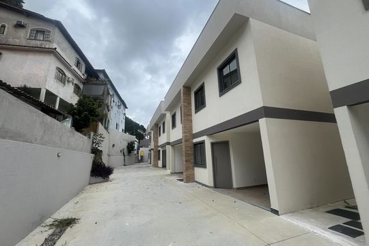 Área comum de casa à venda com 2 quartos, 88m² em Praia da Bandeira, Rio de Janeiro