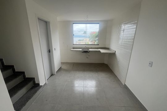 Sala de casa à venda com 2 quartos, 88m² em Praia da Bandeira, Rio de Janeiro