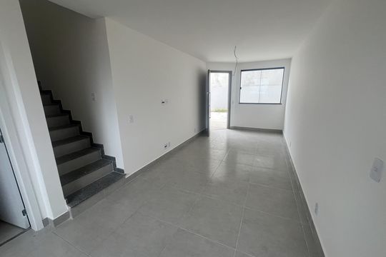 Sala de casa à venda com 2 quartos, 88m² em Praia da Bandeira, Rio de Janeiro