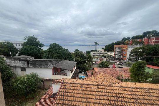 Vista de casa à venda com 2 quartos, 88m² em Praia da Bandeira, Rio de Janeiro