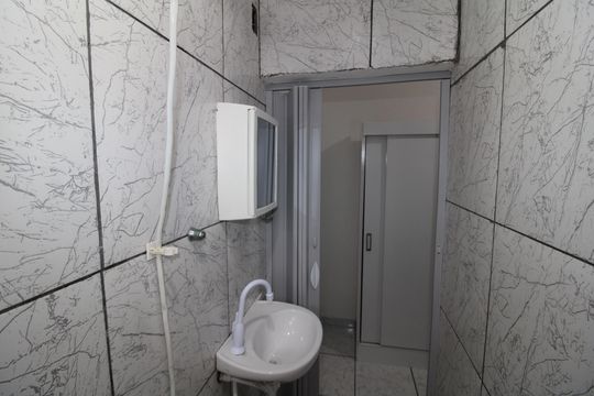 Banheiro de kitnet/studio para alugar com 1 quarto, 22m² em Vila Siria, São Paulo