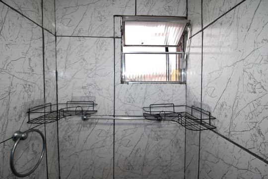 Banheiro de kitnet/studio para alugar com 1 quarto, 22m² em Vila Siria, São Paulo