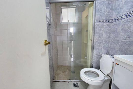 Banheiro de apartamento para alugar com 3 quartos, 55m² em Raposo Tavares, São Paulo