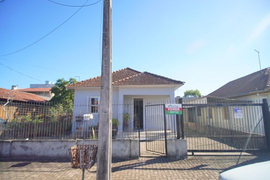 Fachada de casa à venda com 2 quartos, 180m² em Scharlau, São Leopoldo