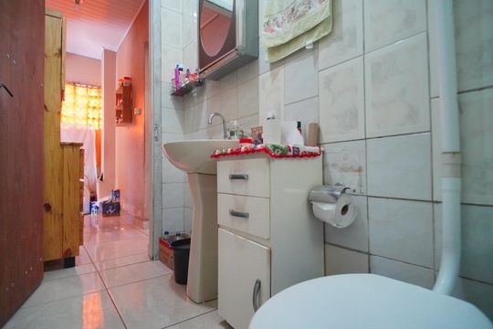 Banheiro de casa à venda com 2 quartos, 180m² em Scharlau, São Leopoldo
