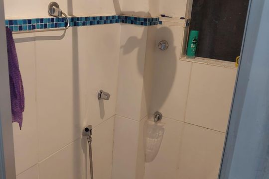 Banheiro social de apartamento para alugar com 1 quarto, 18m² em Gamboa, Rio de Janeiro