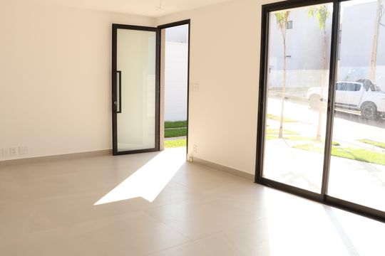 Casa de Condomínio à venda com 2 quartos, 100m² em Jardim Curitiba, Goiânia