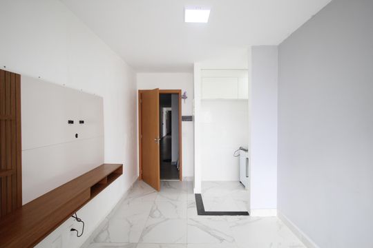 Sala de apartamento à venda com 2 quartos, 45m² em Costa E Silva, Porto Alegre