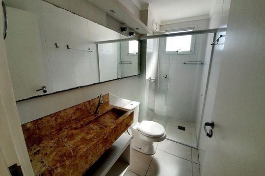 Banheiro da Suíte de apartamento para alugar com 3 quartos, 95m² em Pagani, Palhoça