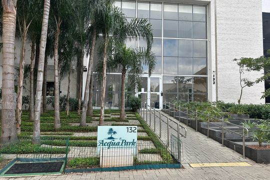 Fachada de apartamento à venda com 2 quartos, 54m² em Alphaville Empresarial, Barueri