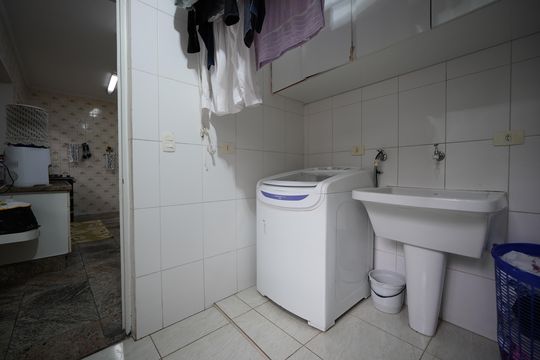 Área de Serviço de casa à venda com 4 quartos, 250m² em Liberdade, São Paulo