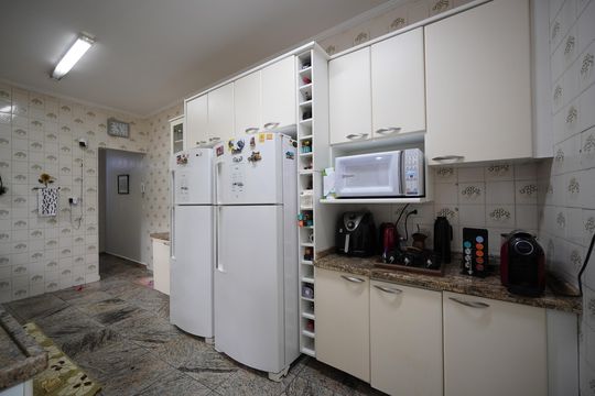 Cozinha de casa à venda com 4 quartos, 250m² em Liberdade, São Paulo