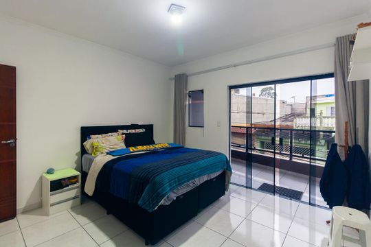 Suíte de casa à venda com 3 quartos, 312m² em Jardim Clara Regina, São Paulo
