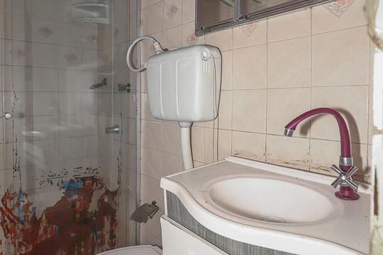 Banheiro de apartamento à venda com 2 quartos, 70m² em Rubem Berta, Porto Alegre