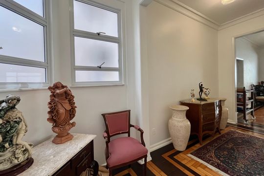 Hall de entrada de apartamento à venda com 3 quartos, 180m² em Copacabana, Rio de Janeiro