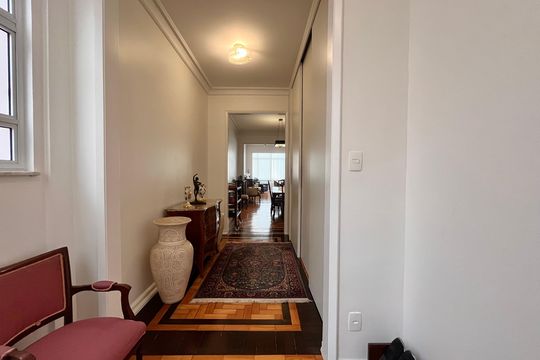 Hall de entrada de apartamento à venda com 3 quartos, 180m² em Copacabana, Rio de Janeiro
