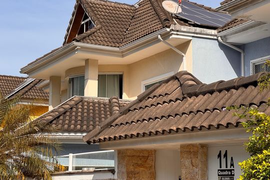 Área externa - Vista placas fotovoltaicas de casa de condomínio à venda com 3 quartos, 220m² em Vargem Pequena - Quadra D, Rio de Janeiro