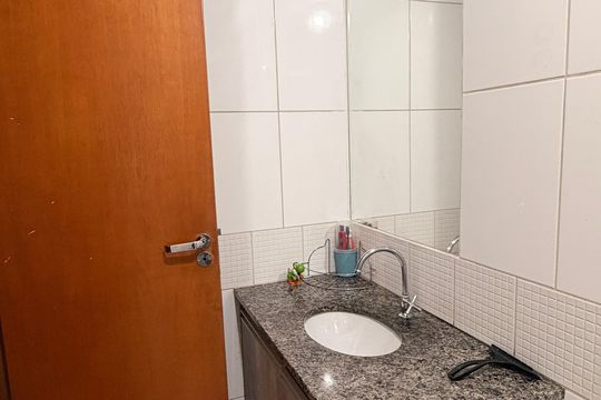 Banheiro da Suíte de apartamento à venda com 2 quartos, 59m² em Parque Amazonia, Goiânia