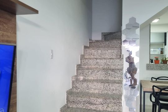 Escada de casa à venda com 3 quartos, 130m² em Jacarepaguá, Rio de Janeiro