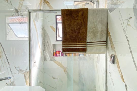 Banheiro da Suíte de casa de condomínio à venda com 3 quartos, 160m² em Vila Mazzei, São Paulo