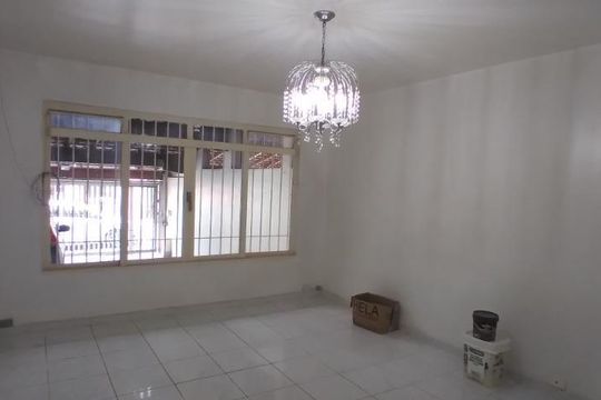 Foto 01 de casa à venda com 3 quartos, 220m² em Vila Dalva, São Paulo