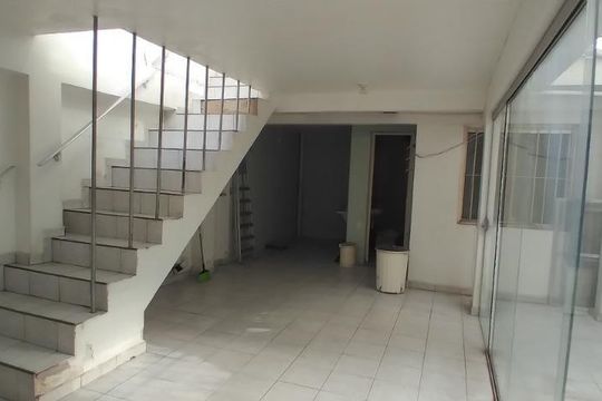 Foto 20 de casa à venda com 3 quartos, 220m² em Vila Dalva, São Paulo