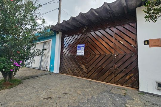 Fachada de casa para alugar com 4 quartos, 270m² em Vila Dalila, São Paulo