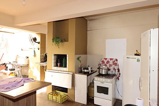 Área comum de casa à venda com 7 quartos, 300m² em Jardim Itu, Porto Alegre