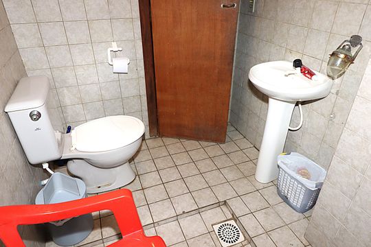 Banheiro de serviço de casa à venda com 7 quartos, 300m² em Jardim Itu, Porto Alegre