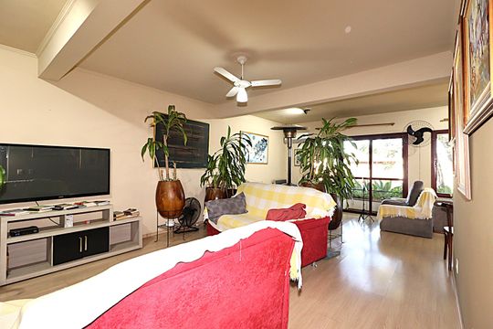Casa à venda com 7 quartos, 300m² em Jardim Itu, Porto Alegre