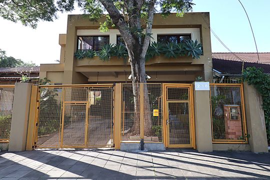 Fachada do Prédio de casa à venda com 7 quartos, 300m² em Jardim Itu, Porto Alegre