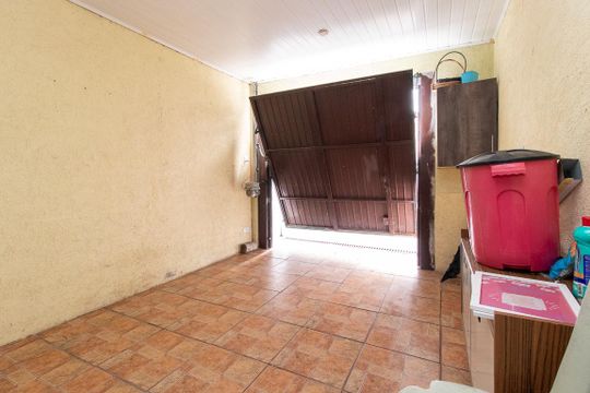 Garagem de casa à venda com 4 quartos, 330m² em Xaxim, Curitiba