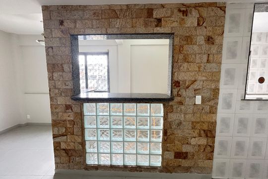 Sala 1 de casa para alugar com 8 quartos, 461m² em Bento Ribeiro, Rio de Janeiro