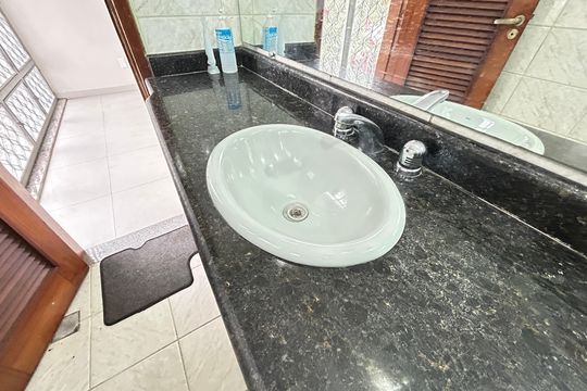Banheiro da Suíte de casa para alugar com 8 quartos, 461m² em Bento Ribeiro, Rio de Janeiro