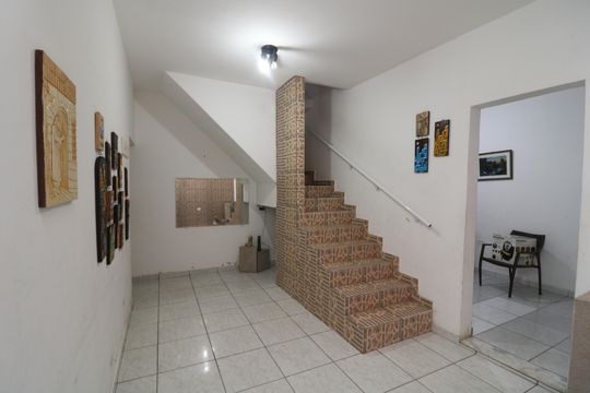 Sala de casa à venda com 4 quartos, 120m² em Jardim Teresa, São Paulo