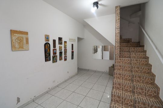 Sala de casa à venda com 4 quartos, 120m² em Jardim Teresa, São Paulo