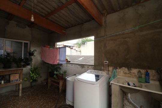 Área de Serviço de casa à venda com 4 quartos, 120m² em Jardim Teresa, São Paulo