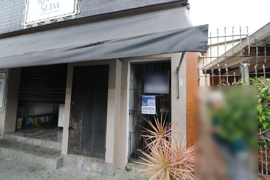 Fachada de casa à venda com 4 quartos, 120m² em Jardim Teresa, São Paulo