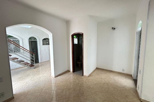 Sala de casa à venda com 4 quartos, 327m² em Vila Valqueire, Rio de Janeiro