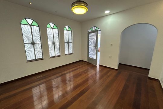 Casa à venda com 4 quartos, 327m² em Vila Valqueire, Rio de Janeiro