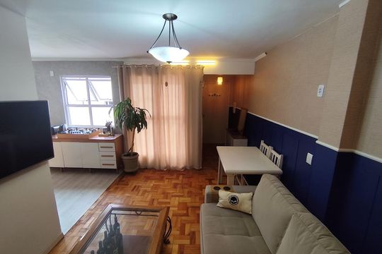 Sala de apartamento à venda com 2 quartos, 77m² em Petrópolis, Porto Alegre