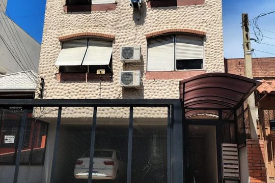 Fachada de apartamento à venda com 2 quartos, 77m² em Petrópolis, Porto Alegre
