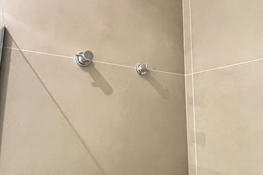 Banheiro de kitnet/studio para alugar com 1 quarto, 42m² em Vila Olímpia, São Paulo