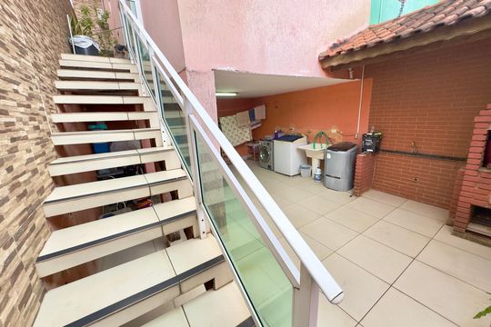 Quintal de casa à venda com 4 quartos, 200m² em Jardim Santa Clara, Guarulhos
