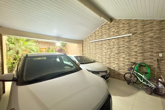Garagem de casa à venda com 4 quartos, 200m² em Jardim Santa Clara, Guarulhos